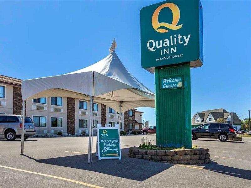 Quality Inn Saint Ignace Buitenkant foto