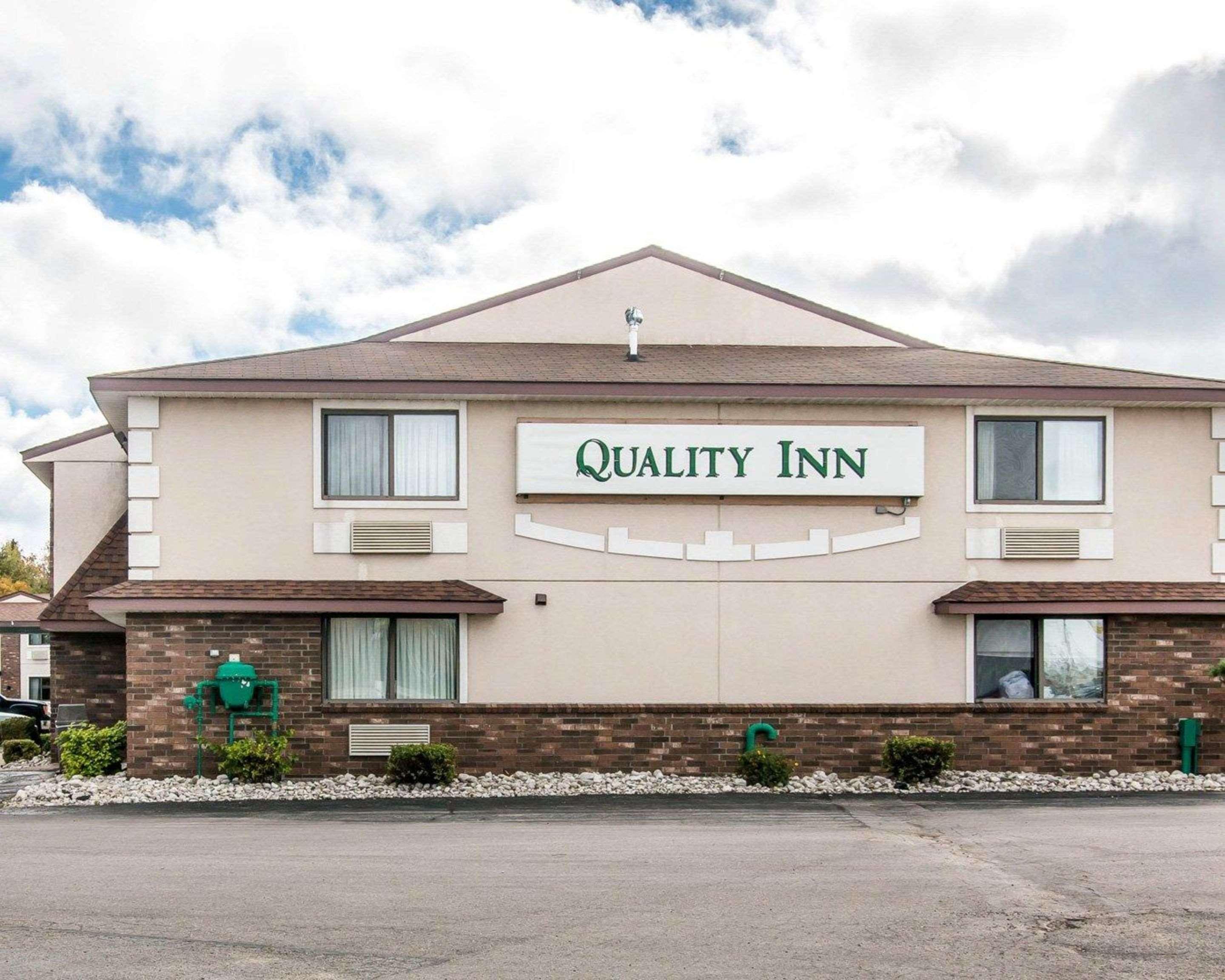 Quality Inn Saint Ignace Buitenkant foto